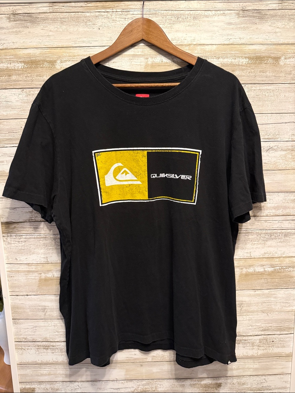 Quiksilver Black Short-Sleeve Logo Tee with Yellow Graphicsize XXL